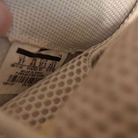 Nike foamposite GS Size 5 fruity pebble’s - Picture 6 of 6